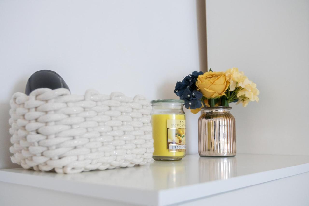 Elegantly 2-Bedroom In Ashington, Sleeps 3 アシントン エクステリア 写真
